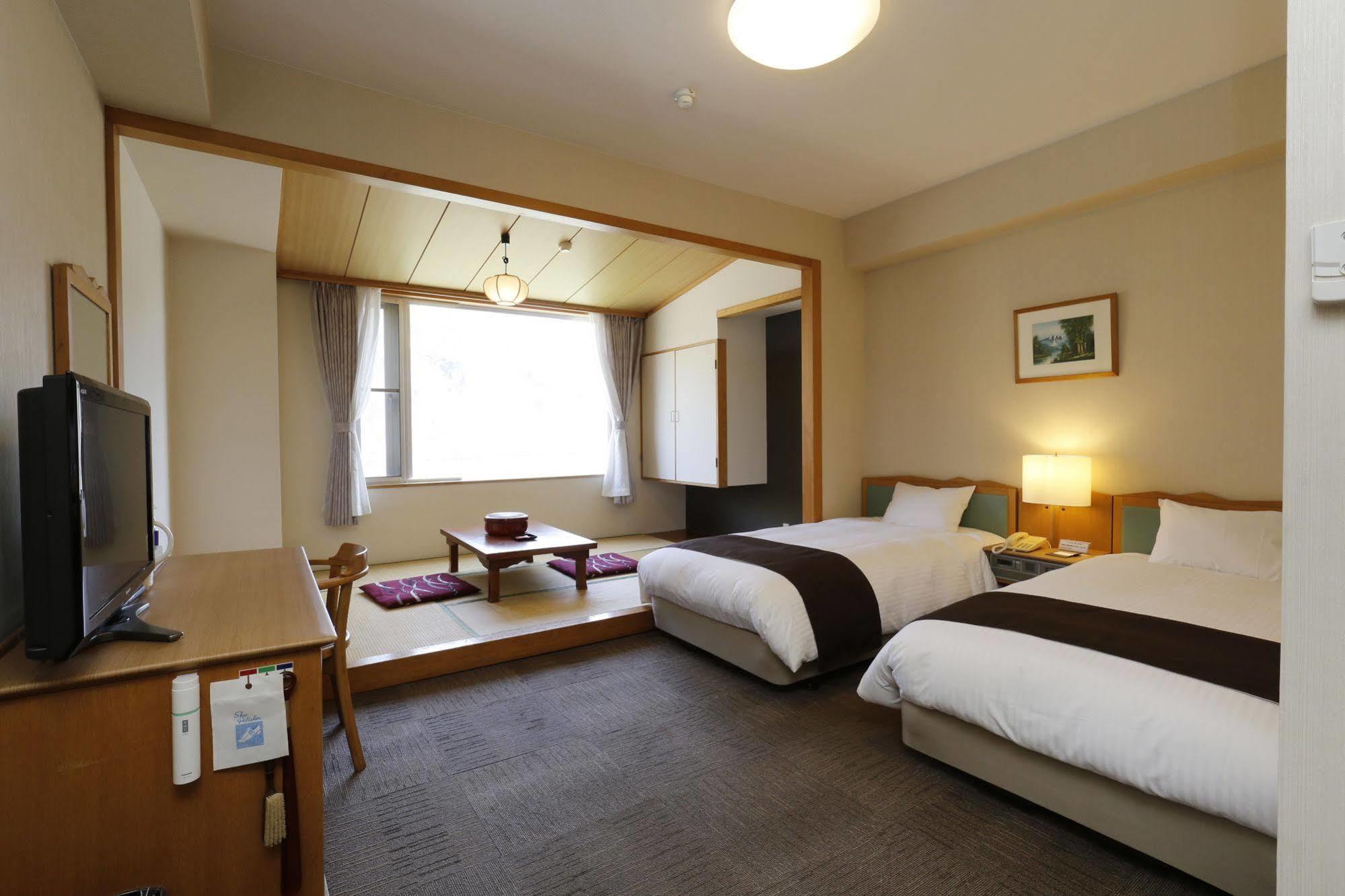 Yuyado Kuttari Onsen Lake Inn Shintoku Luaran gambar